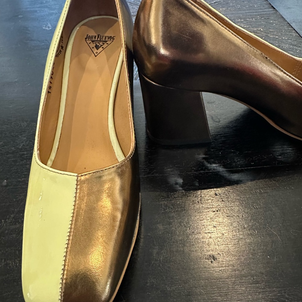 Fluevog Tasty Vogs Lucienne Discontinued Two-Tone Mod Pump - Picture 6 of 11